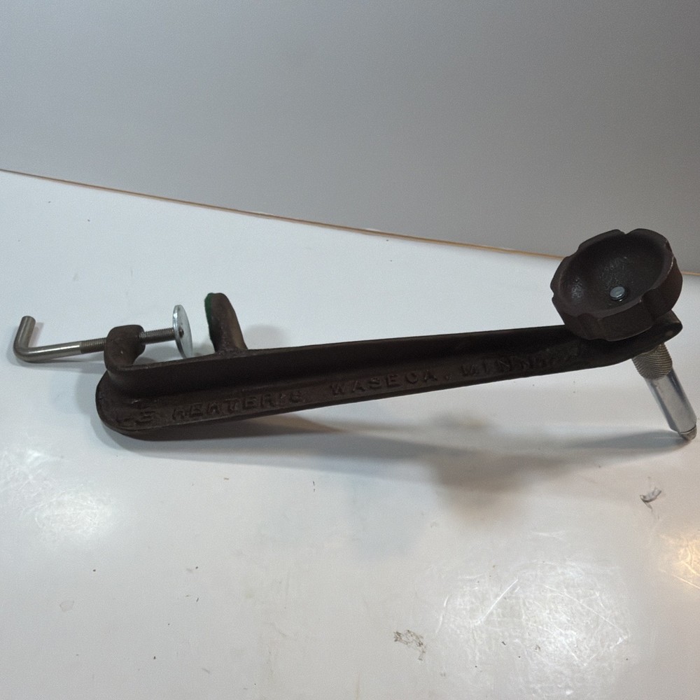 Herter's No. 3 Cast Iron Fly Tying Vise