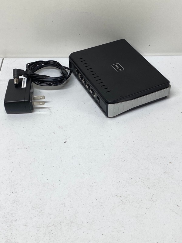 D-Link DES-1105 5-Port Fast Ethernet LAN Network Switch Hub working TESTED