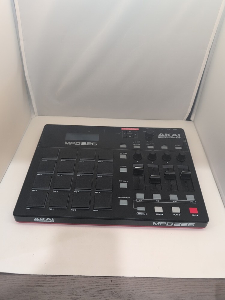 AKAI PROFESSIONAL  MPD226 - 16-PAD USB STUDIO CONTROLLER INTERFACE Tested
