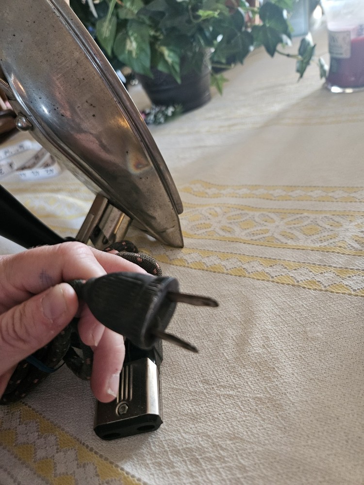 Vintage Iron With Removable Cord *Tested & Works*