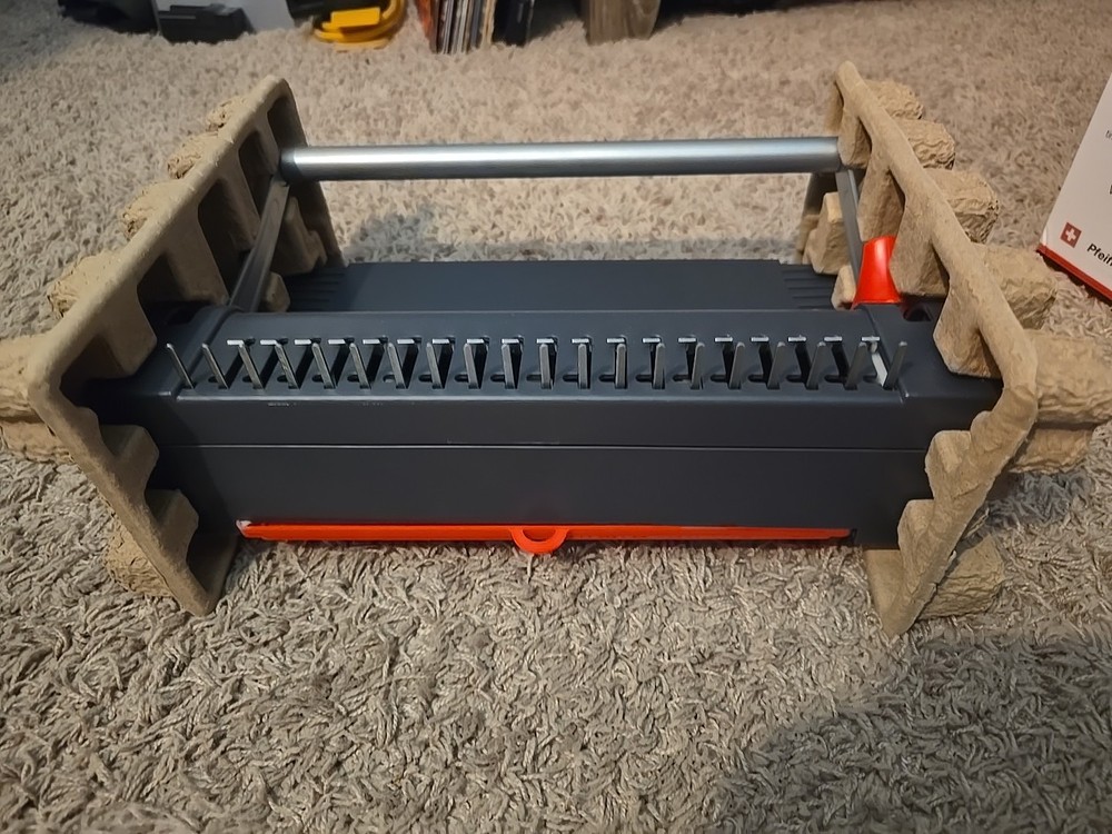 Plastic Binding Machine uBind 2.0, Punches up to 8 Sheets at a Time & Binds 150