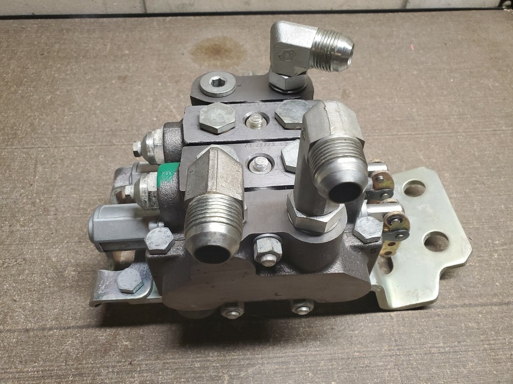 NEW CNH Control Valve part# 4713572