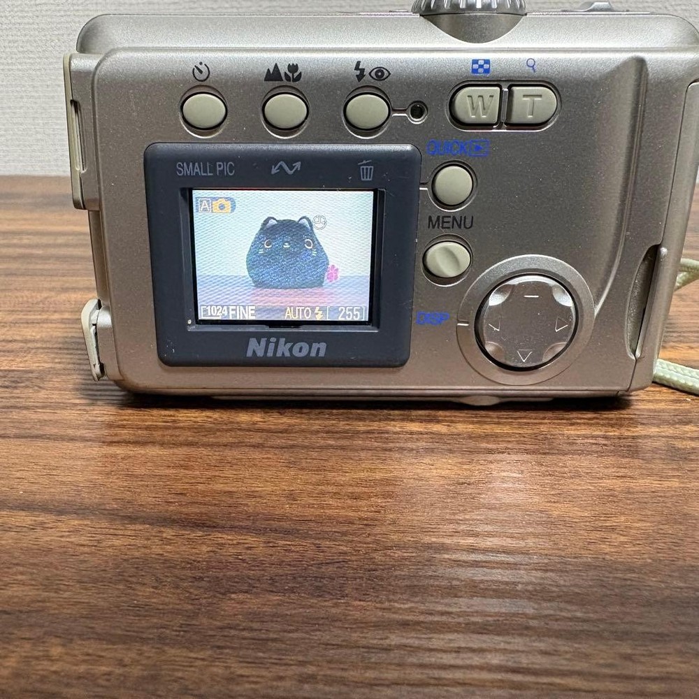 Nikon COOLPIX E2000 Compact Digital Camera Tested Zoom Flash AF Features