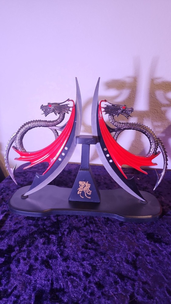 DUAL DRAGON KNIFE DISPLAY