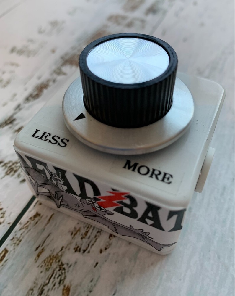 Alchemy Audio "Dead Bat" Dying 9 Volt Battery Simulator Effect Pedal Voltage Sag