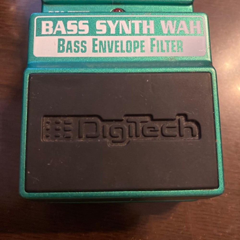 DigiTech BASS SYNTH WAH bass effector