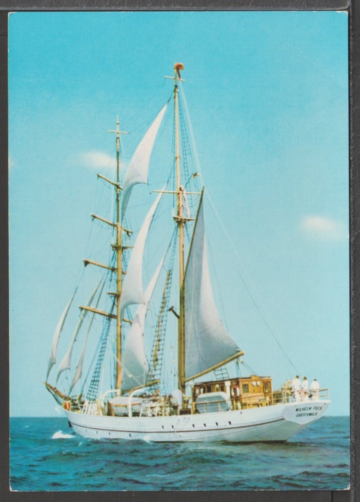 ✔️ SAILING BOATS THEME POSTCARD