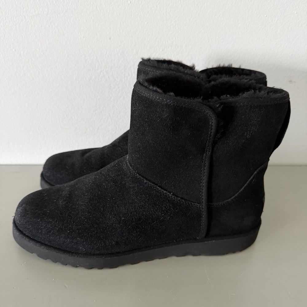 UGG Australia Women's Suede Classic Short Pull On Boots Black 10