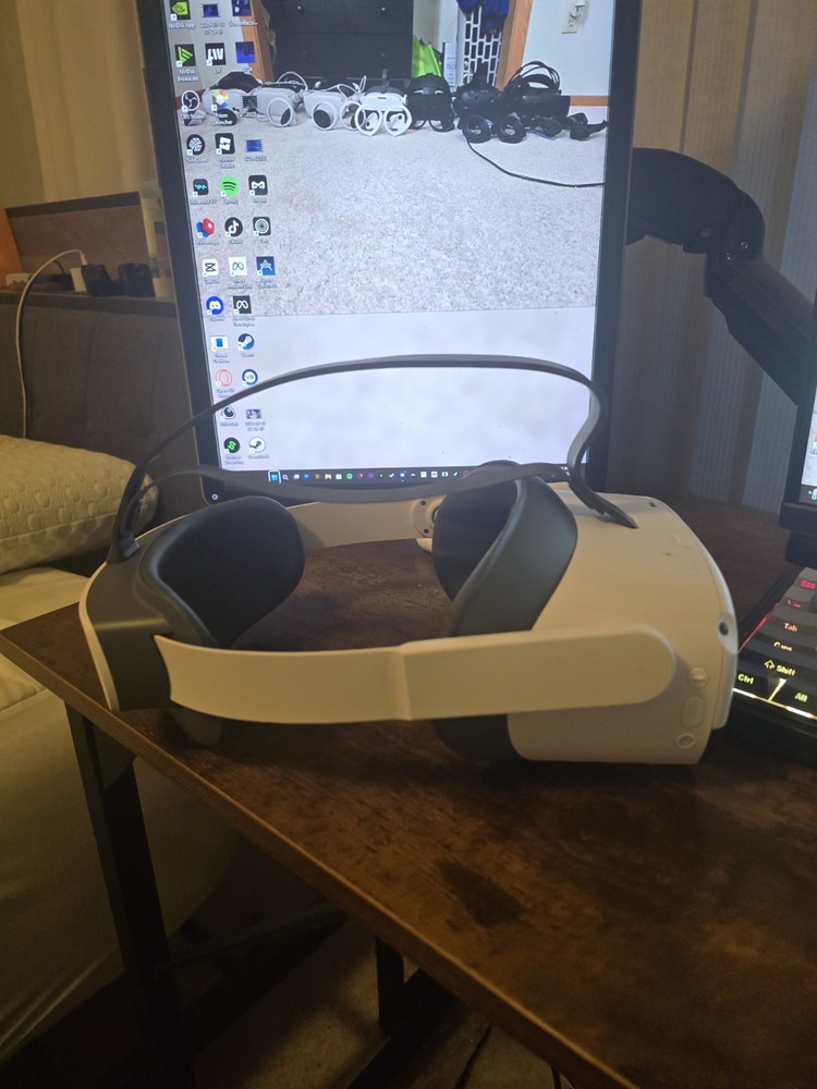 Pico Neo 3 Pro Virtual Reality Headset With Controllers