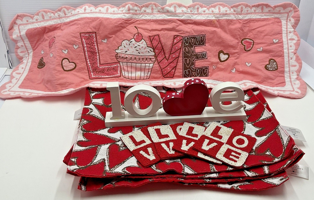 Valentine's Day Table Runner & Placemat Set Quilted Hearts