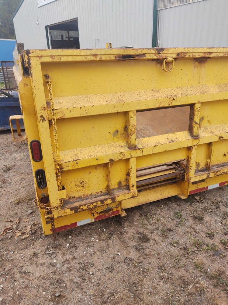 13 X. 8. Dump Box chain conveyor