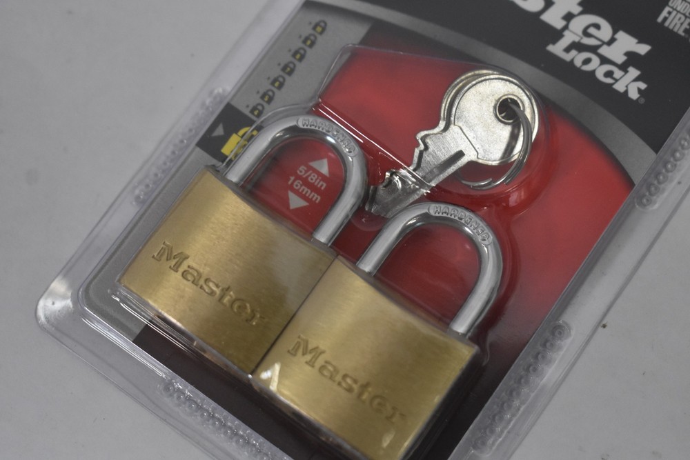 Master Lock 2 Pack 1901T Double Locking Levers 3/16" Shackle Shed Gate Storage