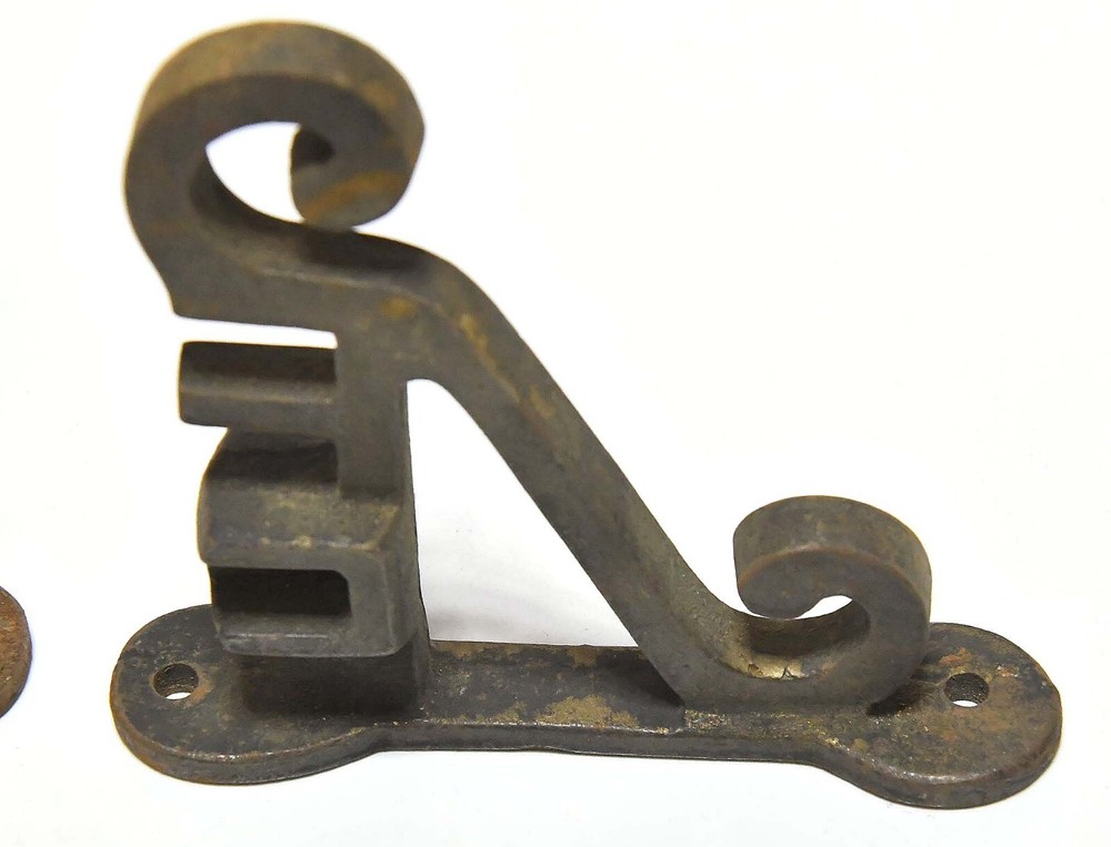 VINTAGE UNIQUE CAST IRON WALL MOUNT SHELF BRACKET BRACES
