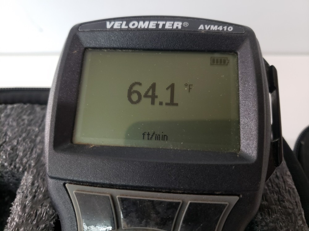 TSI Alnor AVM410 Velometer Thermal Anemometer w/ Case - POWERS ON