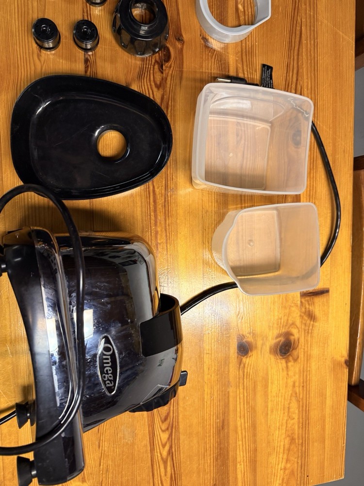 Omega Juice Extractor Juicer, Model 8005, It Works!