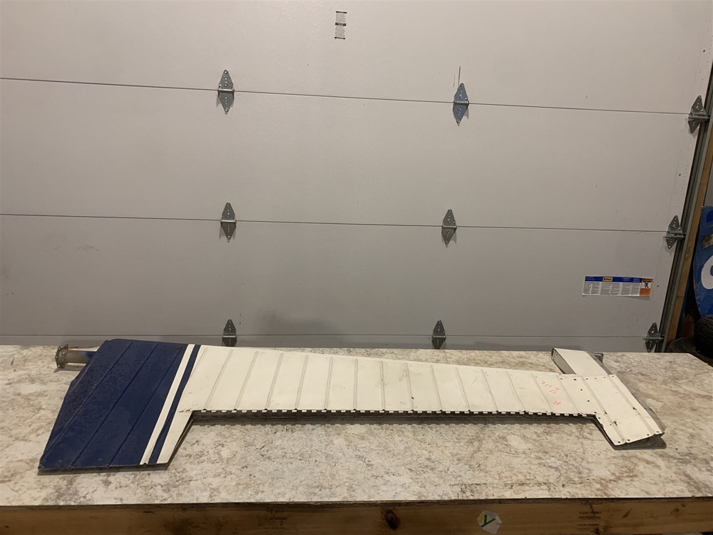 1977 Cessna 172 Right Elevator Assembly 0593000-4