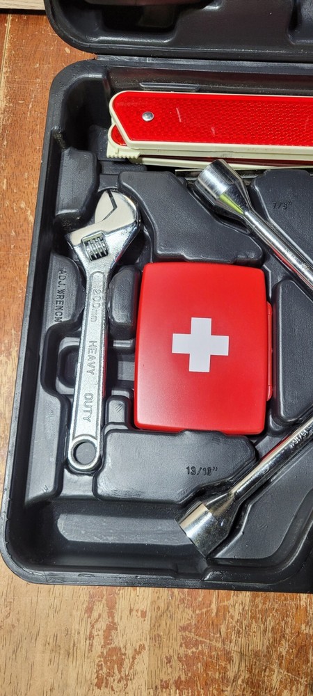 Emergency Auto Safety Kit
