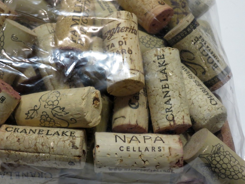 Corks Large Assorted Bag 184 Count Craft Supplies Various Brands And Locations