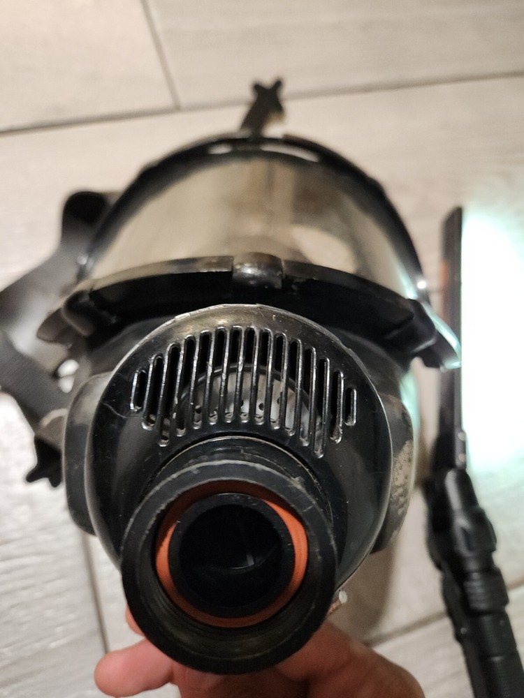 msa ultravue gas mask Size M