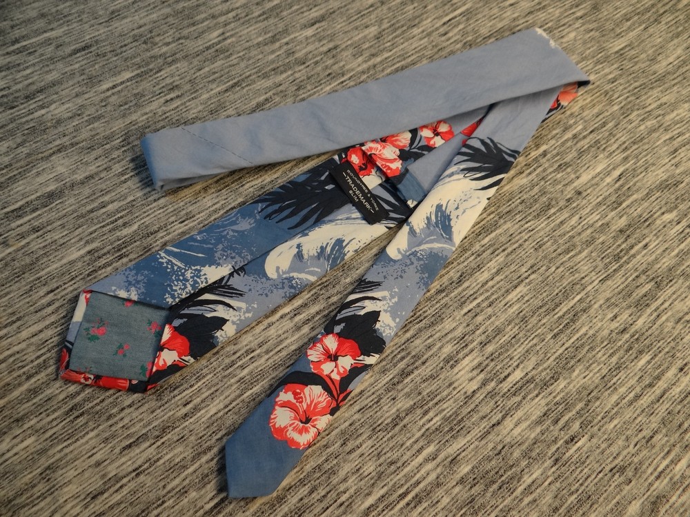 Roundtree & York Men's Blue Tropical Theme Necktie