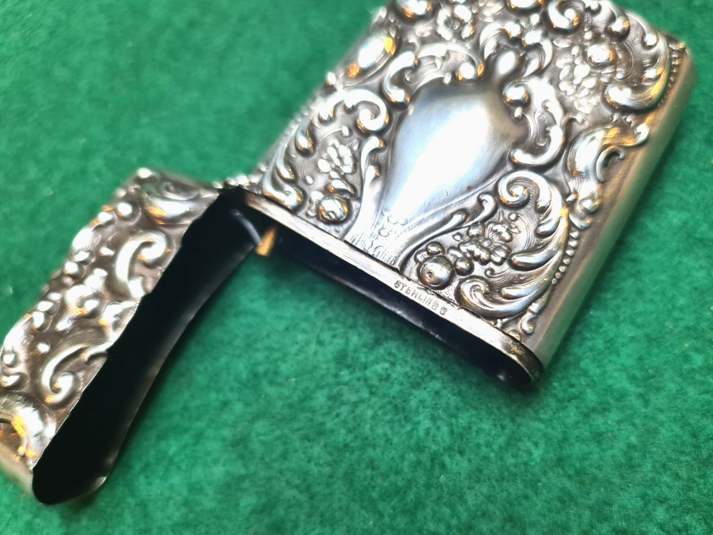 ATTRACTIVE SOLID SILVER VICTORIAN CARD CASE WITH EMBOSSED DECORATION