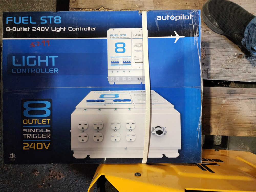 Autopilot Fuel ST8 8Outlet 250V light controller single trigger