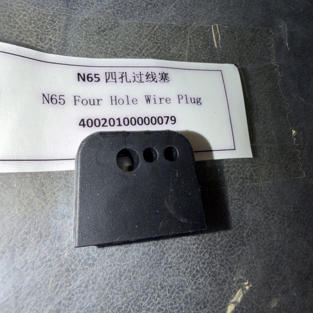NAVEE N65 FOUR HOLE WIRE PLUG 40020100000079