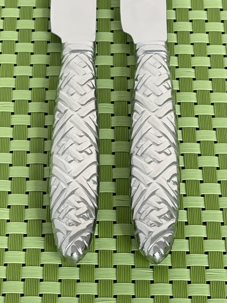 Reed & Barton ENGLISH BRAID Stainless 2 Dinner Knives Glossy Flatware - 9 5/8"