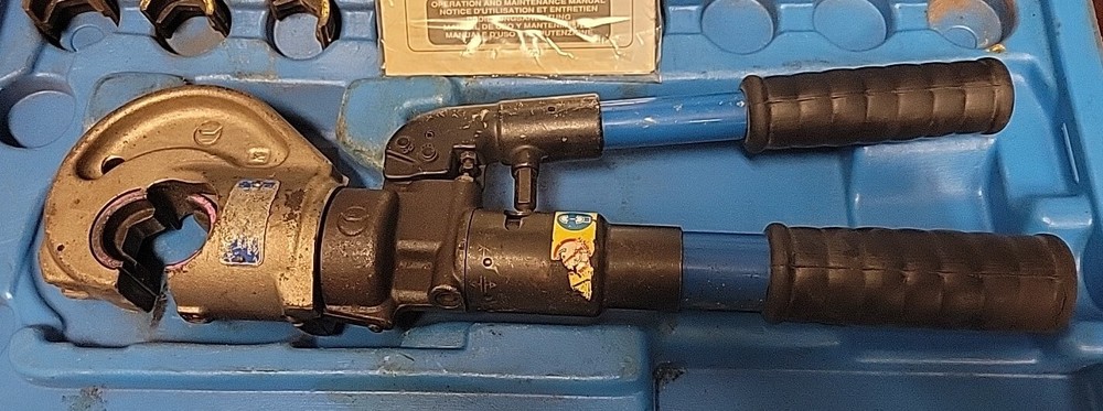 Cembre HT131-C Hydraulic Crimping Tool w/ Case