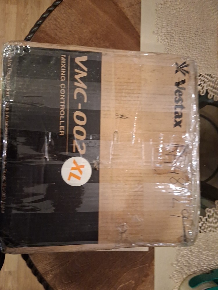 Vestax VMC-002XL Mixing Controller (Mint)