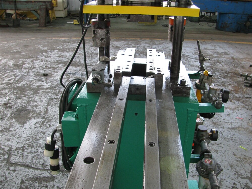 1 TON 2-POST AIR PRESS: YODER #21067