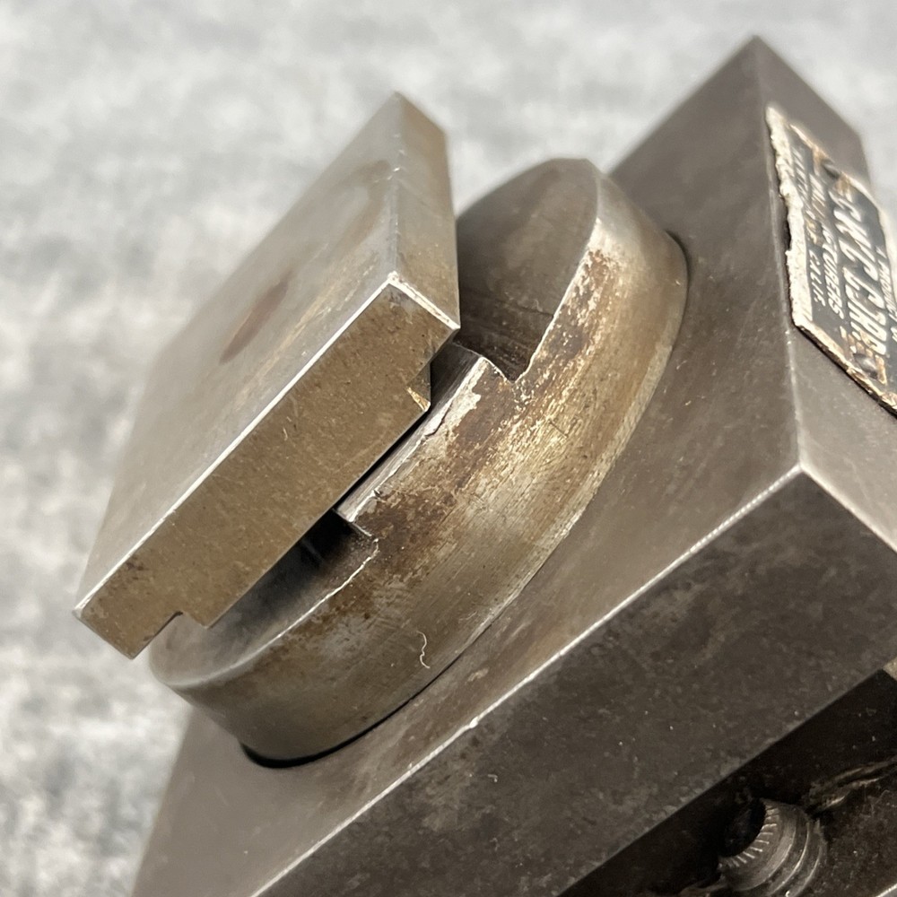 CWC Corr 4 WAY WEDGE TYPE TOOL POST Used