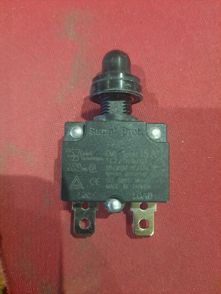 PUSH-BUTTON 15 AMP MECHANICAL MARINE CIRCUIT BREAKERS Sm