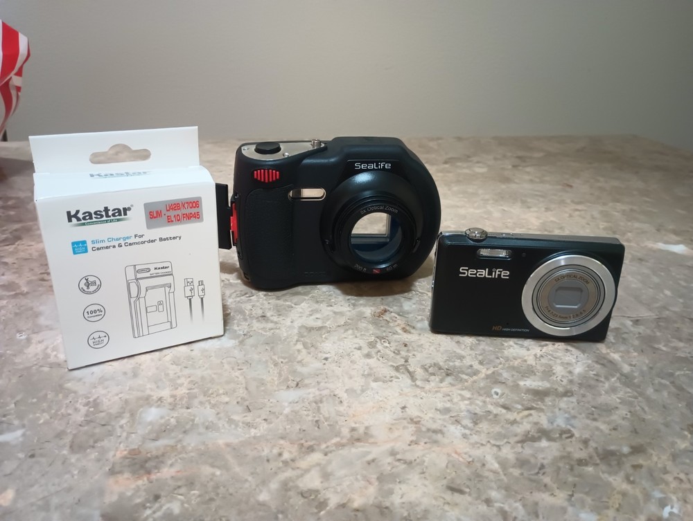 Sealife DC1400 HD Digital Underwater Camera Bundle