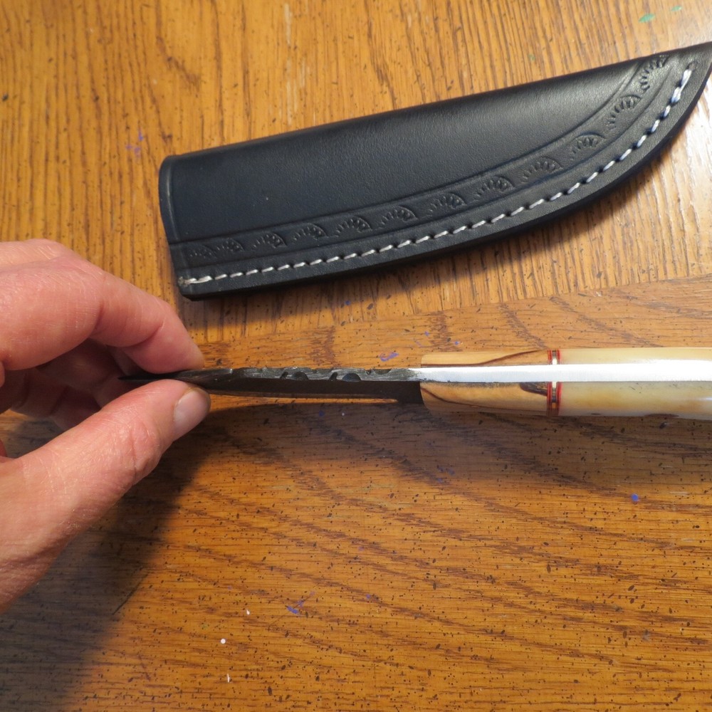 Damascus hunting knife with horn handle, leather sheath hand made
