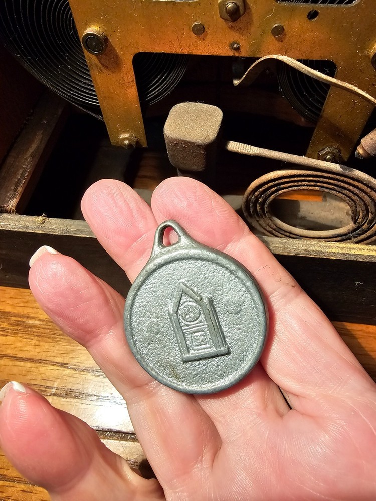 VINTAGE INGRAHAM WOOD MANTEL CLOCK ( SEE DESCRIPTION)