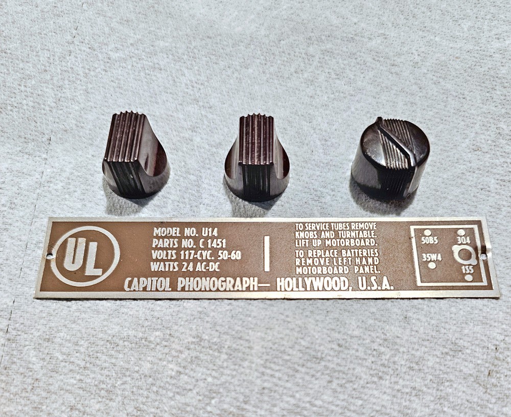3 Knobs - Capitol Phonograph Turntable Model U14 - Brown Bakelite