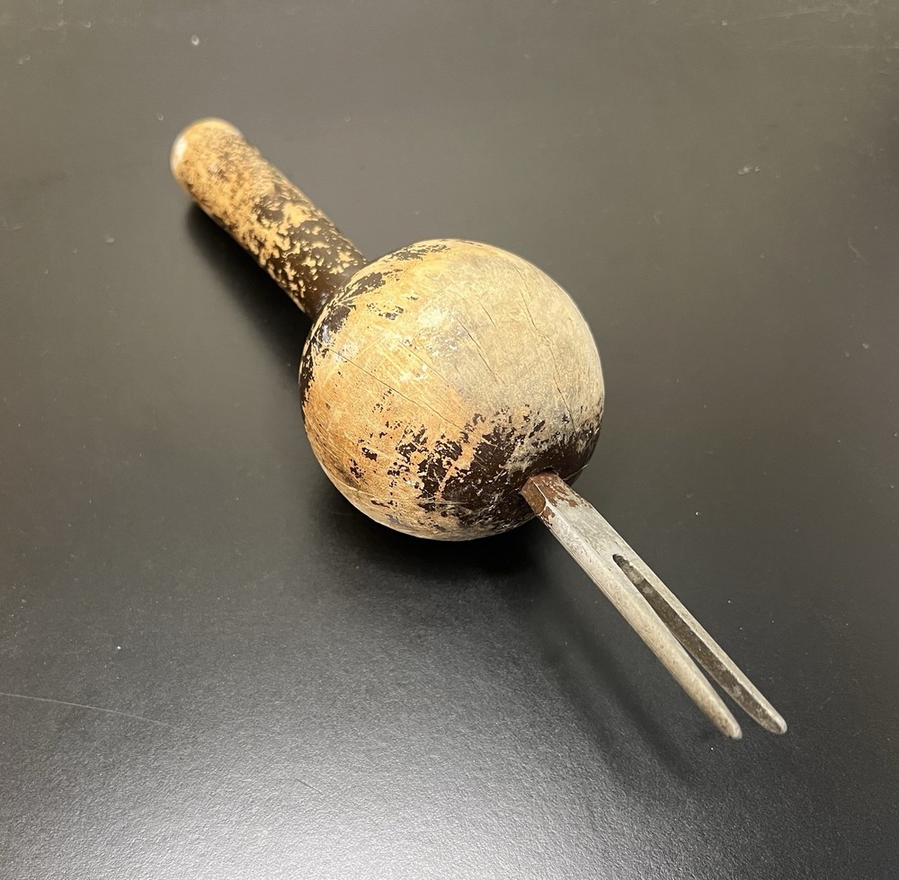 Vintage Naturally Distressed Wood Plomb Ball Weed Puller Fun Collectable! Solid