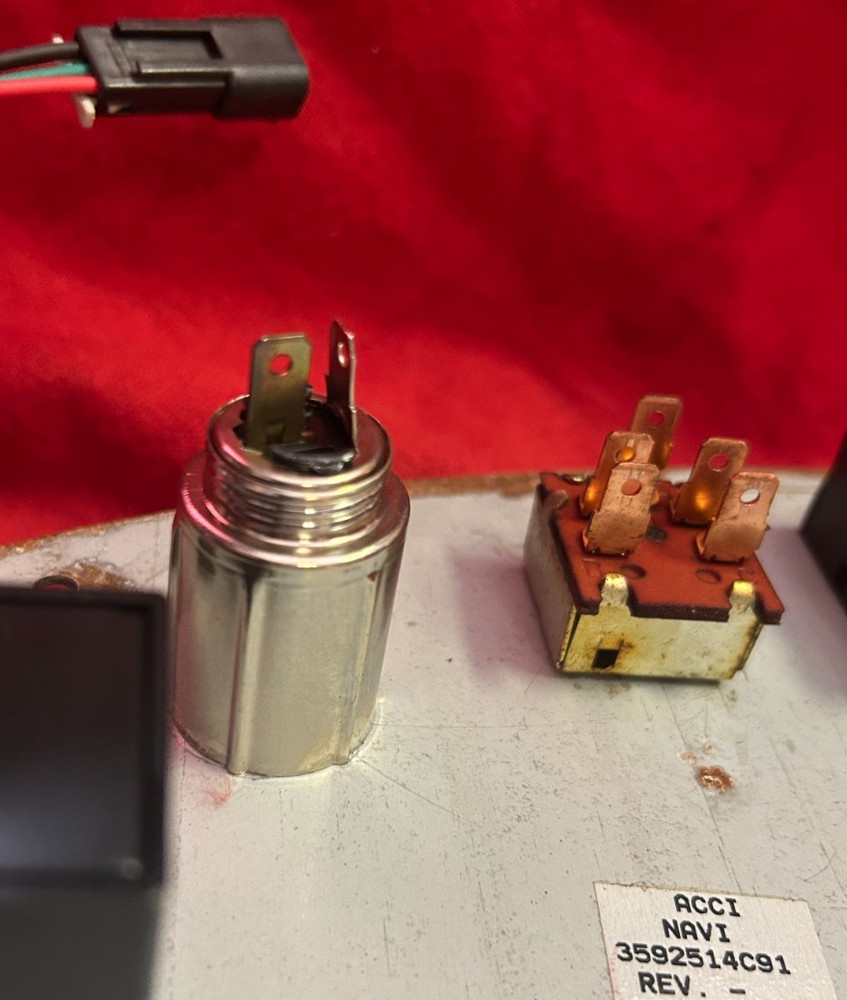 INTERNATIONAL DASH PANEL , 3592514C91 , TEMP CONTROL , A/C , VOLUME, SLPR DOME