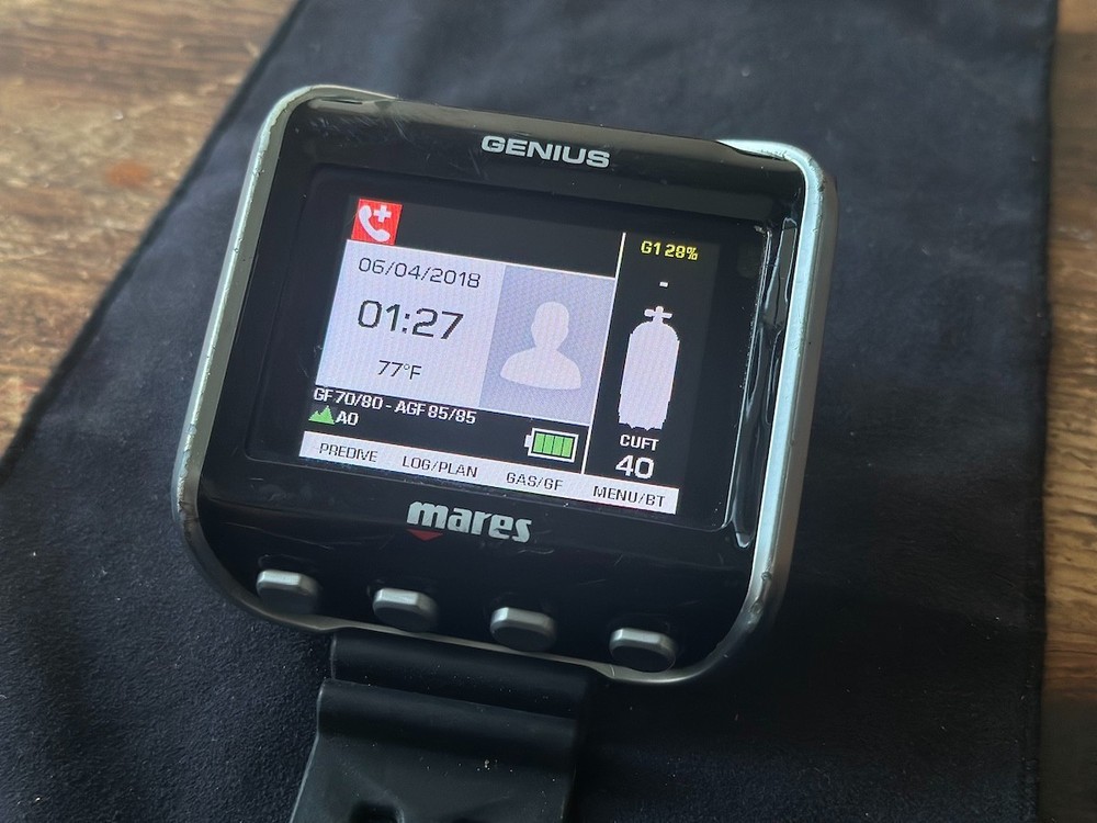 Mares GENIUS Color tech dive computer (black) with TWO Mares Transmitters!