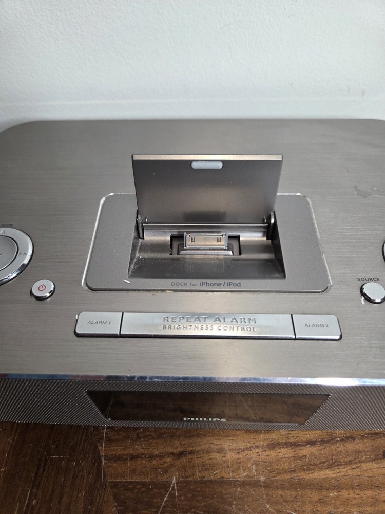 Phillips DC290B/37 Docking System 30 Pin iPhone Player Charger Alarm Clock READ