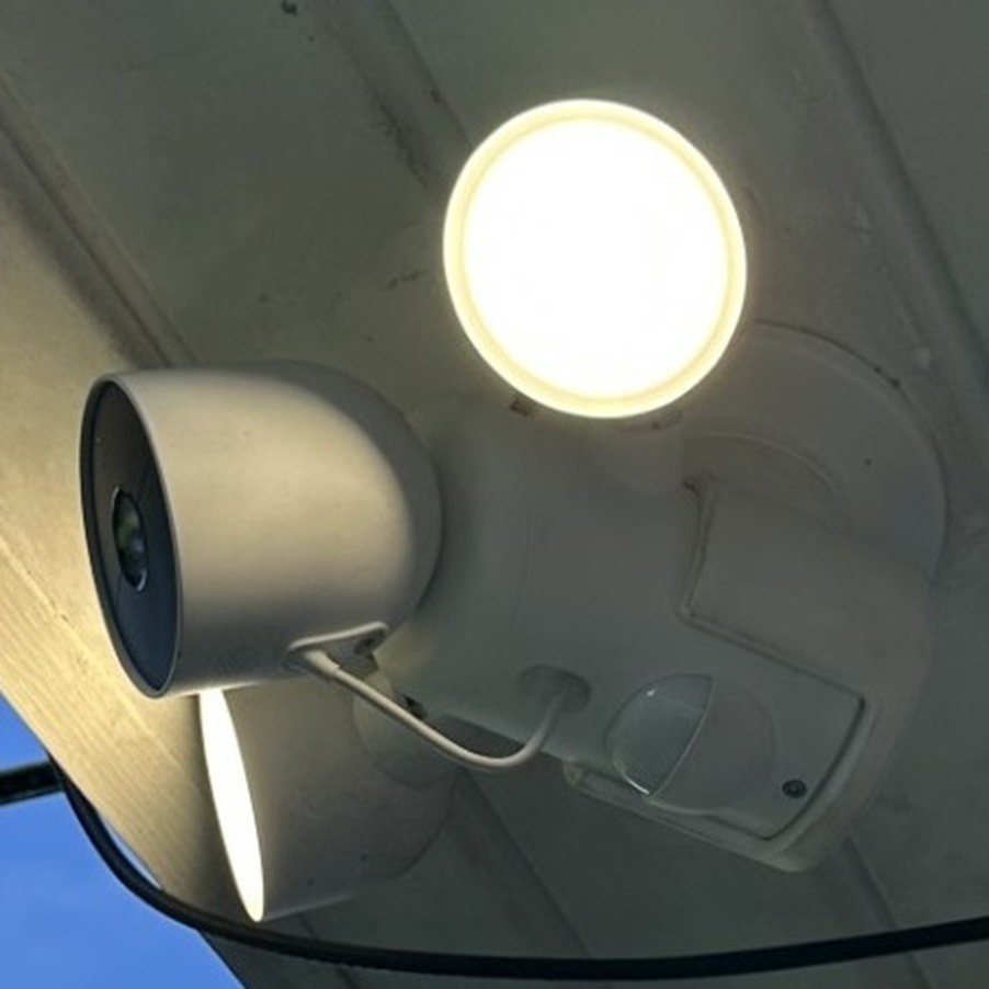 Google Nest Floodlight Mount – 90° Eave / Soffit Bracket – Camera Adapter