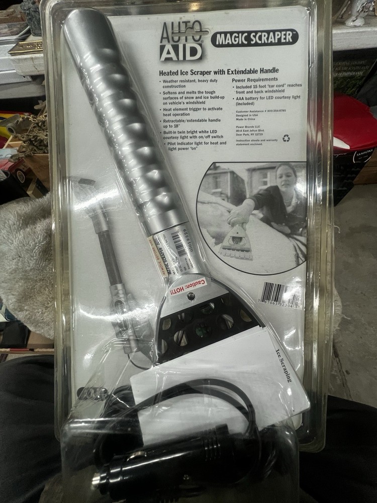 “ BRAND NEW “ AUTO AID MAGIC HEATED ICE SCRAPER W/ EXTENDABLE HANDLE
