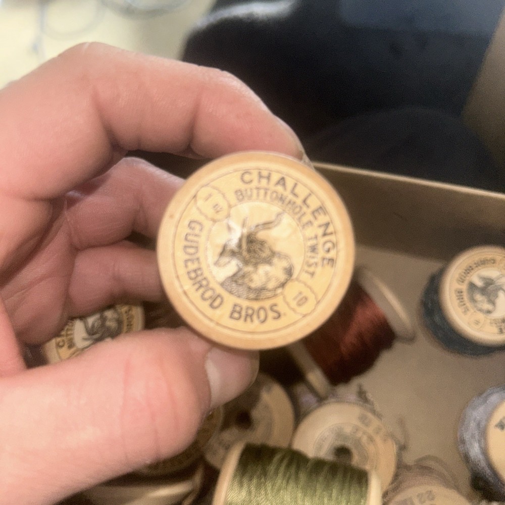 Guidebrod Bro’s Rayon Buttonhole Twist Thread