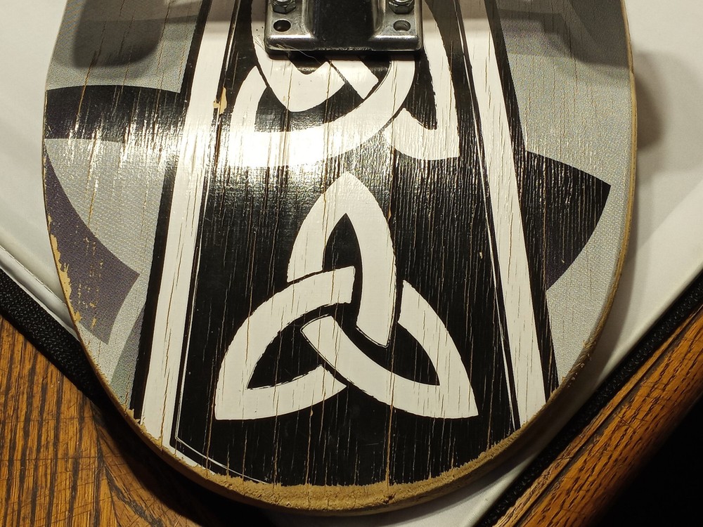 MONGOOSE CELTIC DESIGN SKATEBOARD 8” x 31”
