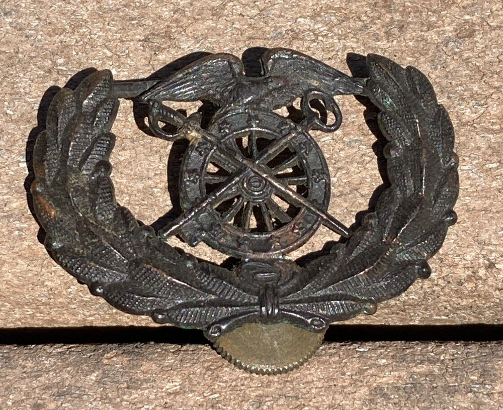 WW1 OR EARLIER U.S. ARMY SERGEANT QUARTERMASTER CAP BADGE