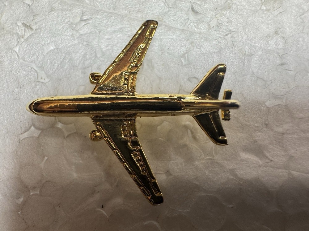 Boeing 737 Lapel Pin