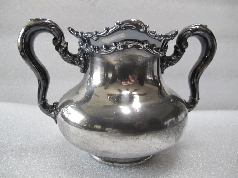ANTIQUE MERIDEN BRITANIA Solid Heavy SILVER PLATE SUGAR BOWL