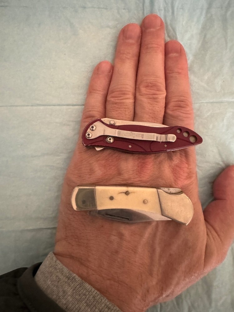 POCKET KNIFES, CONVENIENT, GOOD CONDITION, SO NICE, LIGHT.