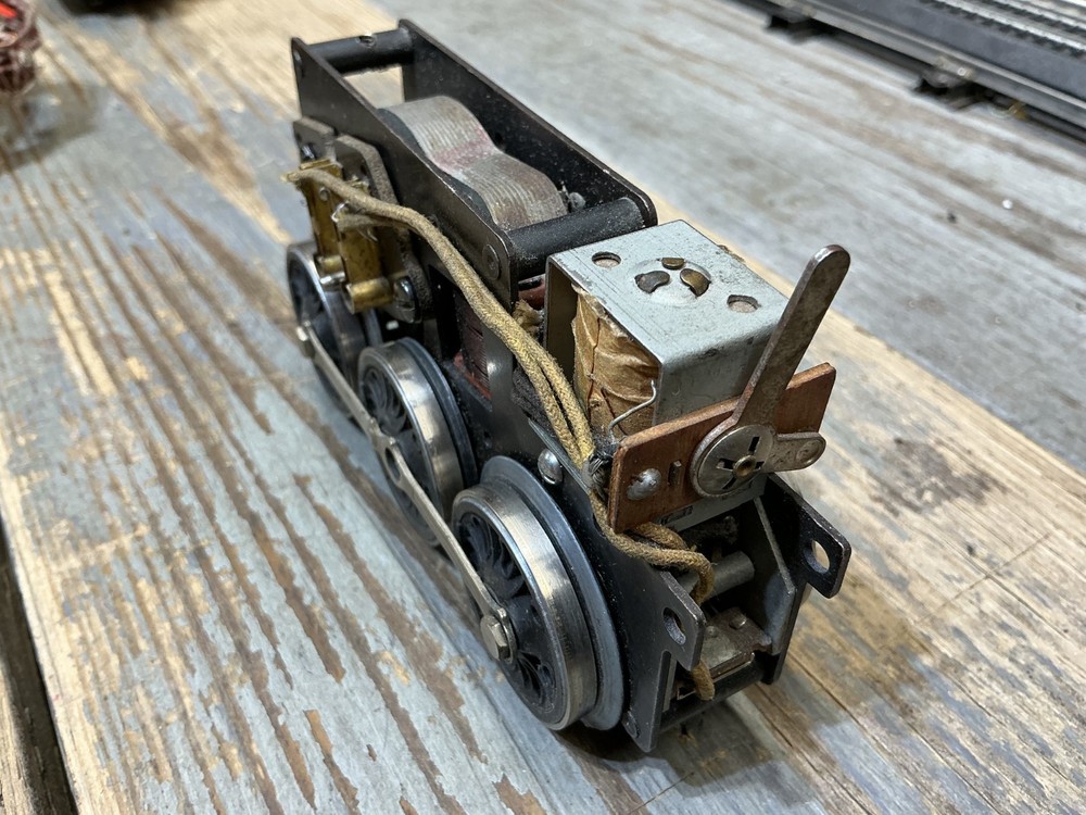 LIONEL POSTWAR O 6 WHEEL STEAM ENGINE MOTOR